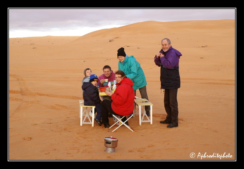 087 Petit dejeuner dans la fraicheur a l ombre de la dune